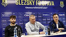 Na tiskové konferenci fotbalist� Slezského FC Opava p�ed národní ligou sedí...