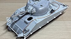 P�vodní stavebnice tanku Sherman upravena do podoby stroje vyrobeného mezi...