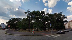 Nejdel�í pra�ský název pro prostranství. Park Ji�iny Haukové a Jind�icha...