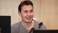 Marek Mi�ke je koordinátor pé�e o partnery krizových linek.