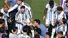Argentinský trenér Lionel Scaloni b�hem pauzy pro ob�erstvení ve finále...