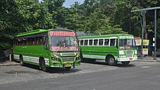 Který je ten pravý? Na autobusovém stanovi�ti v indickém Munnaru nám museli...
