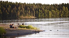 Saimaa je m�lké jezero (hloubka do 82 metr�) na jihovýchod� Finska. Le�í v...