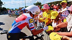 Mathias Vacek p�i autogramech pro �eské fanou�ky po dokon�ení �asovky na Tour...