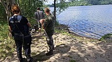 Policisté spolu se �leny rybá�ské strá�e zkontrolovali skoro stovku rybá��....