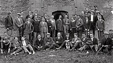 Historii mapuje nová kniha 100 let provázení v josefovském podzemí, kterou...