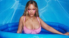 Rihanna p�edvedla v kampani své zna�ky Savage X Fenty sexy k�ivky v r��ovém...