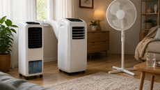 Ventilátor vykouzlí doma p�íjemný chládek, p�esto�e reáln� neochladí místnost ani o jeden stupe�.