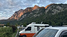 Kemp� je kolem Attersee spousta, ale má to jeden velký há�ek � bez rezervace...