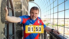 Plze�ský biskup Tomá� Holub vyb�hl v� katedrály sv. Bartolom�je za jednu...
