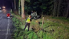 Mladý �idi� vyjel u Nebílovského Borku na Plze�sku ve vysoké rychlosti ze...