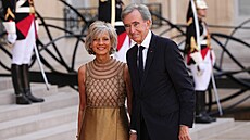 �éf skupiny LVMH Bernard Arnault a jeho �ena Helene Mercier-Arnaultová p�ed...