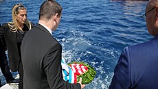 Petr Macinka se ú�astní pietního aktu za �ty�i �eské ob�any, kte�í v �ervnu...