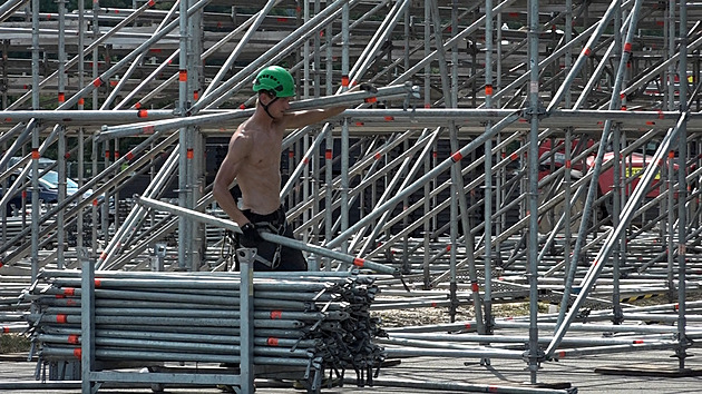 Letná se chystá na megakoncert Ztraceného. Staví se tribuny, posílí MHD