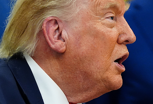 Kanaďani jsou klauni, zuří Trump a vyhlásil nová cla na auta a další zboží