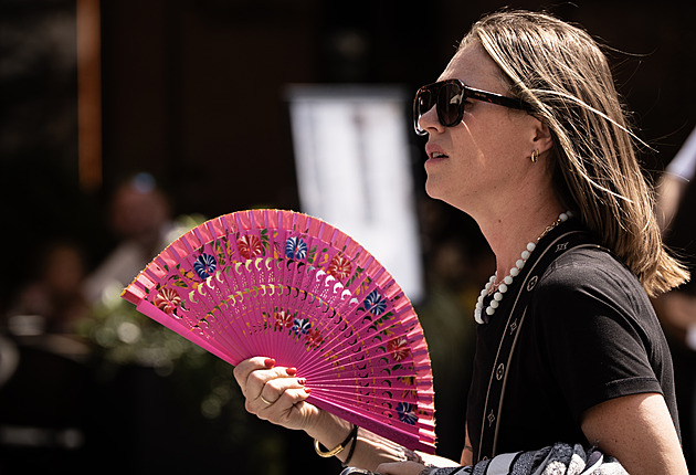 Czech Republic sees record temperatures; article behind paywall