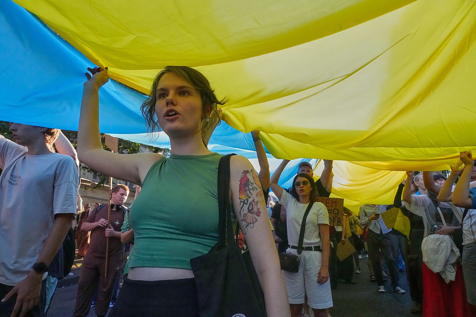 Lidé v Kyjevě protestovali i přes hrozbu ruského útoku. Chtějí zpátky Fedorova