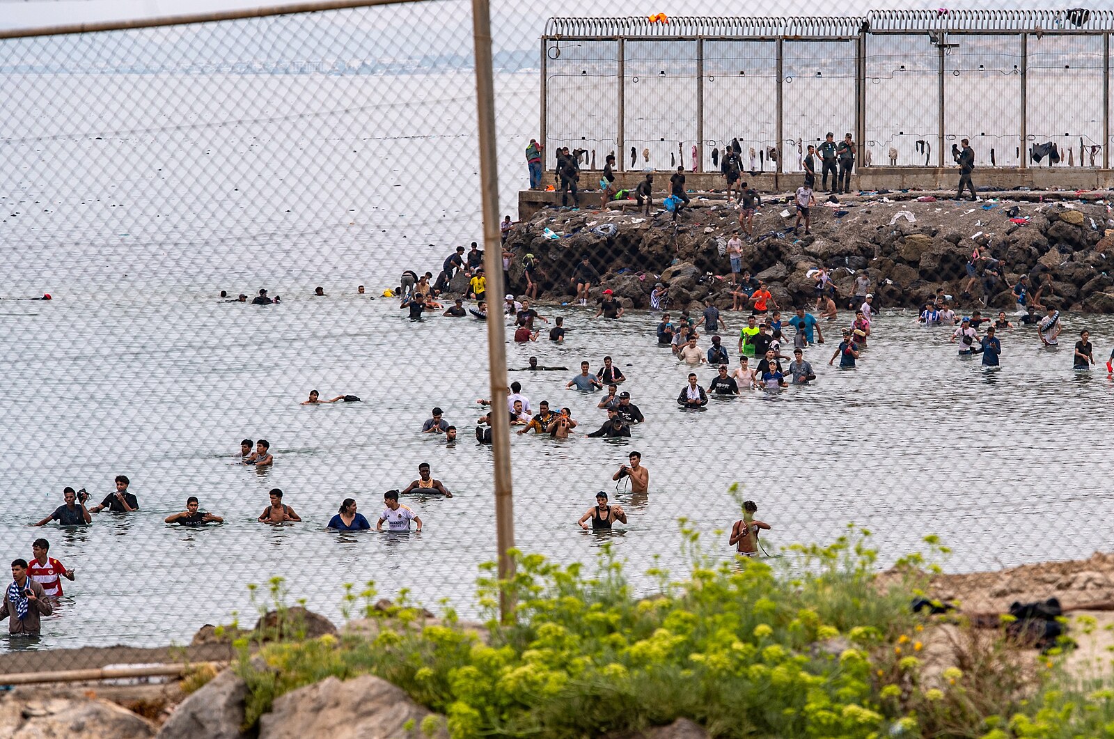 Další pokus o průnik do Ceuty. Na severu Maroka složky zadržely desítky migrantů