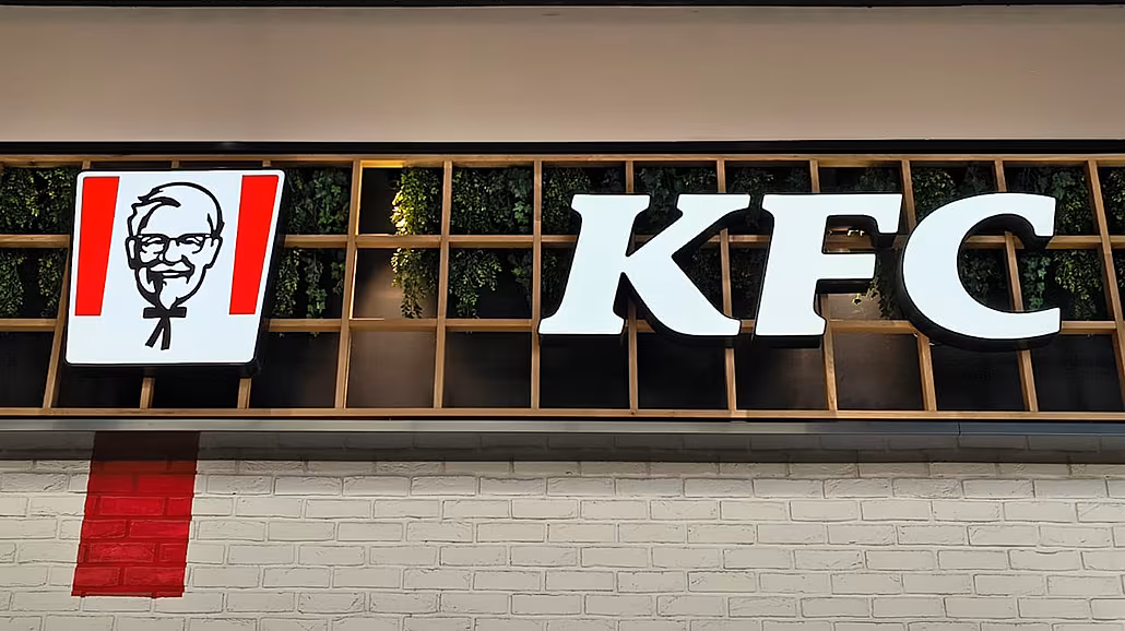 S redakcí jsme se vydali do jedné z pobo�ek KFC.