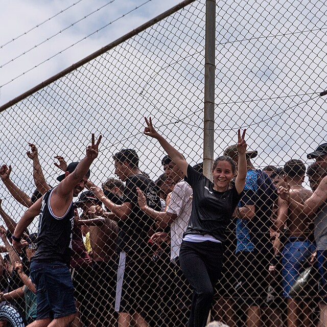 Migranti p�ekra�uj� hranici z Maroka do �pan�lsk� exkl�vy Ceuta. (30. �ervence 2026)