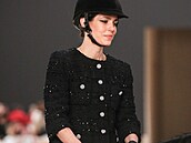 Na p�ehlídce Chanel Haute Couture v roce 2022 se objevila na mole v netradi�ním...