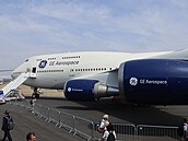 Na této mezinárodní airshow se objevil i unikátní stroj provozovaný spole�ností...