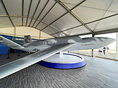 Spole�nost General Atomics p�edstavuje své bezpilotní bojové letadlo �Dark...