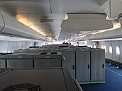 I proto je toto kdysi dopravní boeing pro�pikován technikou, datovými centry a...