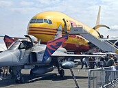 To u� se dostáváme k �eské stop� na leteckém veletrhu ve Farnborough.
