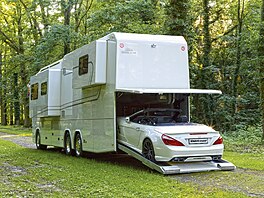 Asi tím zvenku nejnápadn�j�ím konstruk�ním prvkem modelu Perfect 1200 QS...