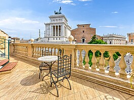 Penthouse s plochou p�ibli�n� 350 metr� �tvere�ních se rozkládá na n�kolika...