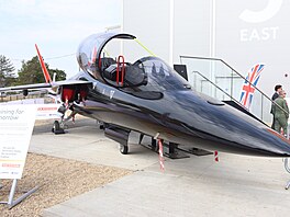 Tréninkový stroj T-7 vyvinutý ve spolupráci s firem Boeing a Saab zvládne let�t...