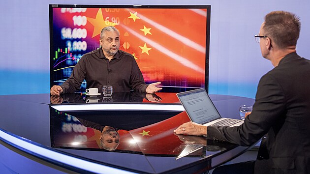 Hostem po�adu Rozst�el je sinolog V�t Vojta. Po�ad moderuje Vladim�r Vok�l.