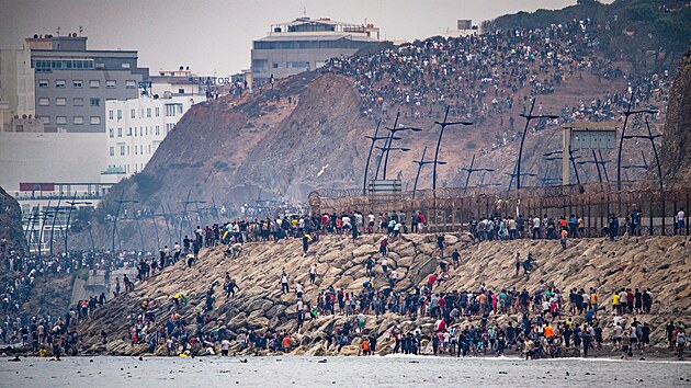 Migranti se vrac� do Maroka ze �pan�lsk�ho m�sta Ceuta. (31. �ervence 2026)