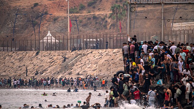 Migranti se vrac� do Maroka ze �pan�lsk�ho m�sta Ceuta. (31. �ervence 2026)
