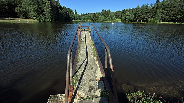 Obnova a odbahn�n� rybn�ka Trojmez� je jedn�m z c�l� �esko-n�meck�ho projektu Spole�n� za vodu a klima.