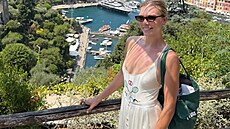 Britská tenistka Katie Boulterová b�hem líbánek v Itálii.
