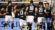 Fotbalové utkání mezi FK Jablonec a NK Vara�dín.