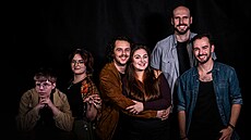 P�vodn� m�l vzniknout takzvaný jukebox muzikál, tedy p�edstavení slo�ené ze...