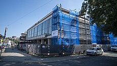 M�stské divadlo ve Zlín� opravuje fasádu své budovy. (�ervenec 2026)