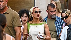 Jennifer Lopezová s d�tmi si b�hem dne v centru �íma vychutnávala zmrzlinu....