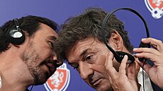 Nový trenér �eských fotbalist� Santi Denia (vpravo) a jeho asistent Pablo Amo.