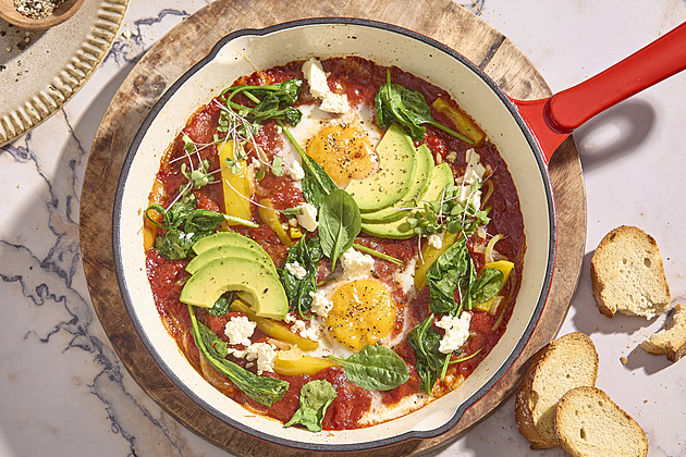 Shakshuka: Vyzkoušejte pánvičku s vejci, rajčaty a fetou