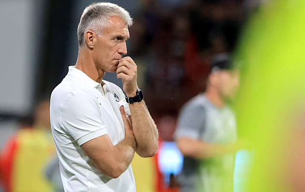 We must consider strengthening the team, said Hyský. Fans demanded his end