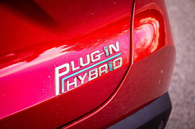Evropa přesvědčila Čínu, aby dovážela méně hybridů do EU
