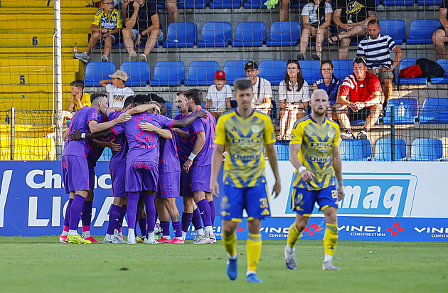 Zlín - Bohemians 0:2, domácí stále bez bodu. První ligový gól vstřelil Mirvald
