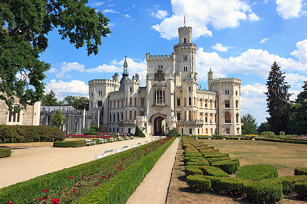 Romantic Dreams Brought from England: Czech Aristocrats Built Estates Inspired by British Designs