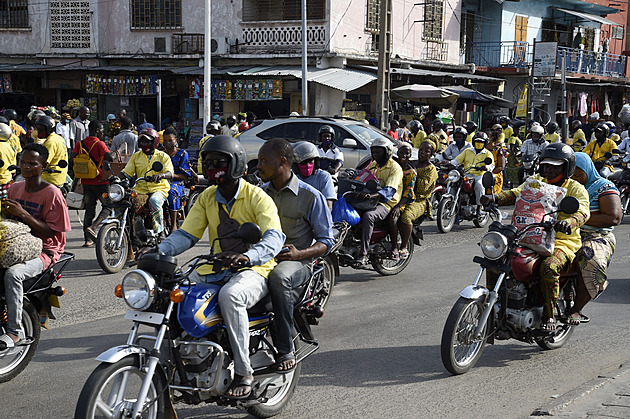Motorbike replaces bus: App transforms transport in West Africa