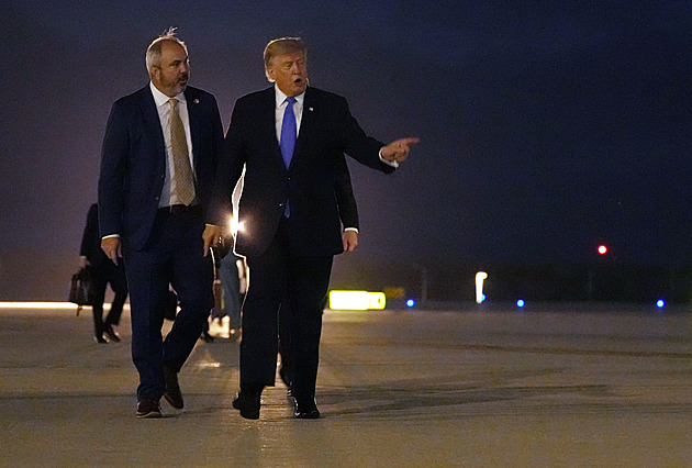 Trump nevzdal boj s porodní turistikou. Chce omezit automatické občanství