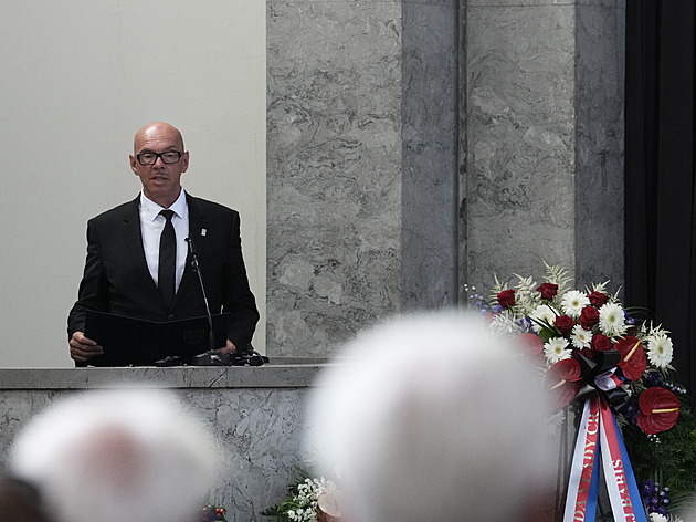 OBRAZEM: „Knížáku, leť.“ S umělcem se projevy a vzkazy loučila řada osobností